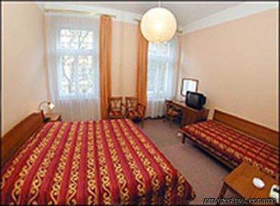 Anna Otel
